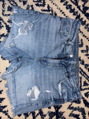 Old Navy Women’s Light Blue Distressed Denim Shorts